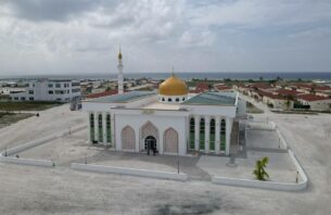 ދިއްދޫގައި ބިނާކުރި އިސްލާމީ މަރުކަޒު މާދަމާ ހުޅުވައި، އިމާމުވެ ހުކުރުކުރައްވާނީ މިނިސްޓަރު ޝަހީމް thumbnail image