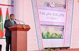 ރައީސް ޑރ. މުޢިއްޒަކީ ދީނީ އަޚްލާޤަށާއި ޚިޔާލާއި މަޝްވަރާއަށް އިސްކަންދެއްވާ ވެރިއެއް : ވަޒީރު އާދަމް ނަސީރު thumbnail image