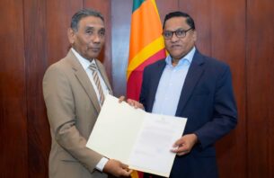 ރާއްޖޭން ލަންކާއަށް ދޭ އިންސާނީ އެހީ ރަސްމީކޮށް އެ ގައުމާ ހަވާލުކޮށްފި thumbnail image