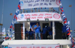 މަސްވެރިންގެ މުޒާހަރާ: ތިން ދޯނި ހިފަހައްޓައި ތިން ބިދޭސީއަކު ހައްޔަރަށް thumbnail image