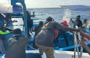 މަހަށް ނިކުމެ އުޅެނިކޮށް އޮޔާދިޔަ ދޯންޏެއް، 10 މީހުންނާ އެކު ސަލާމަތްކޮށްފި thumbnail image