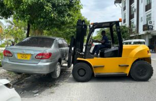 ހުޅުމާލޭގައި ގަވާއިދާ ހިލާފަށް ޕާކުކޮށްފައިވާ އުޅަނދުތައް ނަގަނީ thumbnail image