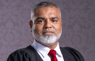ހައިކޯޓުގެ ފަނޑިޔާރު ނިޔާޒު ރިޓަޔާކުރައްވައިފި thumbnail image