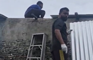 ވިއްސާރައިގައި ގެއްލުން ލިބުނު ގެއެއްގެ ފުރާޅު، ފުލުހުން މަރާމާތުކޮށްދީފި thumbnail image