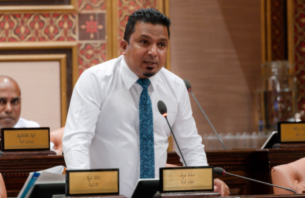 ޤައުމު ބަނގުރޫޓްވެ ރައީސް މުޢިއްޒު އިސްތިއުފާ ދޭނެކަމަށް އުންމީދުކޮށް، އެމްޑީޕީން އުފާ  ފާޅުކުރި: ޒަރީރު thumbnail image