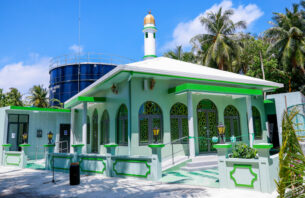 އޮމަދޫގައި އަލަށް އިމާރާތްކުރި މިސްކިތް ރަސްމީކޮށް ހުޅުވައިފި thumbnail image