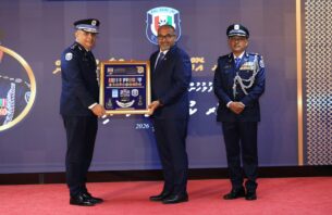 ރިޓަޔާކުރި ޕޮލިސް ކޮމިޝަނަރު ނަވީންގެ އަގު ވަޒަންކޮށްފި thumbnail image