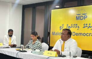 ދެ އިންތިޚާބު އެއްކޮށްލުމާ ދެކޮޅަށް އެމްޑީޕީން މަގު މައްޗަށް ނިކުންނަނީ thumbnail image