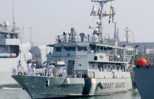 ބައިނަލްއަޤުވާމީ ފްލީޓް ރިވިއުގައި ދިފާއީ ބާރުގެ ކޯސްޓްގާޑް ޝިޕް "ހުރަވީ" ބައިވެރިވެއްޖެ thumbnail image