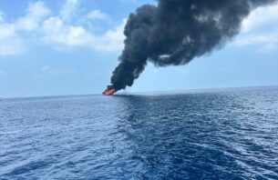 ފޭދޫ ބަނދަރުގައި އޮތް ޑައިވިން ދޯންޏެއްގައި ރޯވެއްޖެ thumbnail image