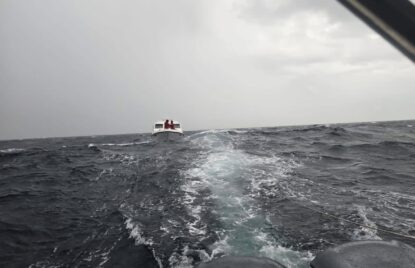 ފެލިދޫ ކައިރިން ލޯންޗެއް ބަންޑުންޖަހާލައި، ދެ މީހަކު ގެއްލިގެން ހޯދަނީ thumbnail image