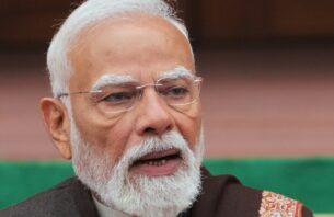 އިންޑިއާގެ އިޤްތިޞާދީ ކުރިއެރުން: "މެދު-އާމްދަނީގެ ދަންތުރައިން" ސަލާމަތްވެ މުއްސަނދި ޤައުމަކަށް ވުމުގެ އުއްމީދު ބޮޑު thumbnail image