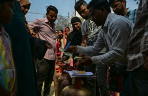 ހަނގުރާމަ އާއި ގޭހުގެ އަގު: އިންޑިއާގެ ބަދިގެތަކަށް ކުރިމަތިވި "އެލް.ޕީ.ޖީ ޝޮކް" އިން އަރައިގަތުމަށް ކުރާ މަސައްކަތް thumbnail image