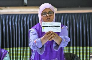 ވޯޓެއްގެ ތަފާތުން ބަލިވި މީދޫ ކައުންސިލްގެ އިންތިޚާބީ މައްސަލަ ހައިކޯޓުގައި ރަޖިސްޓަރީކޮށްފި thumbnail image