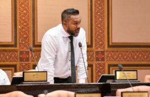 މެންބަރު ސިނާންގެ ގޮނޑީގެ މައްސަލައިގެ ހުކުމް އިއްވުން އާދިއްތަ ދުވަހަށް ތާވަލުކޮށްފި thumbnail image