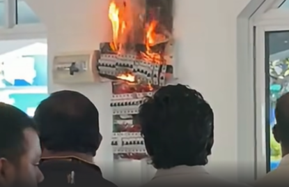 މުލީގެ މިސްކިތެއްގައި ހުކުރު ހުތުބާ ކިޔަމުން ދަނިކޮށް އަލިފާނުގެ ހާދިސާއެއް thumbnail image