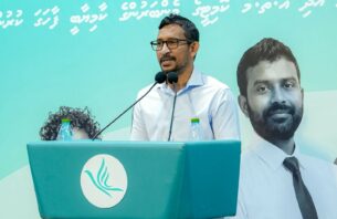 ރައީސް ޔާމީން އުޅުއްވަނީ އެމްޑީޕީ ވެރިކަމަށް ގެންނަވާ މާފުއްޓަށް ވަޑައިގަންނަވާ ހިތުން: ފަލާހު thumbnail image