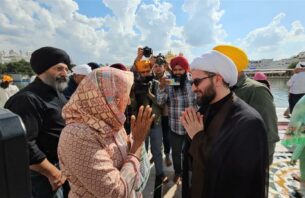 އީރާނުގެ މަންދޫބަކު ގޯލްޑަން ޓެމްޕަލްއަށް ކުރެއްވި އަސަރުގަދަ ޒިޔާރަތް: ރޫޙާނީ ގުޅުމެއްގެ ރަމްޒެއް thumbnail image