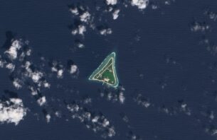 ޗައިނާއަށް ބަރޯސާވުން ކުޑަކުރުމަށް ޖަޕާނުން ކަނޑުގެ 6000 މީޓަރު އަޑިން ނާދިރު މަޢުދަންތައް ނަގަނީ thumbnail image