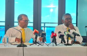 އެމްޑީޕީގެ ޗެއާޕާސަންކަމަށް ނަޝީދު ވާދަކުރައްވަން ނިންމަވައި، ރިޔާސީ ޓިކެޓް ފައްޔާޒަށް ދިނުމަށް ތާއީދުކުރައްވައިފި thumbnail image