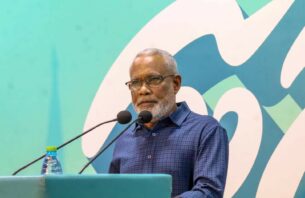 ރައީސް މުޢިއްޒަށް ދެވަނަ ދައުރެއް ކަށަވަރުކުރުމުގެ މަސައްކަތް ފެށުމަށް އަބްދުއްރަޙީމް ގޮވާލައްވައިފި thumbnail image