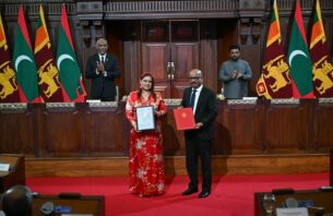 ދިވެހިރާއްޖެއާއި ސްރީލަންކާގެ ގުޅުން އިތުރަށް ބަދަހިކުރުމަށް 7 އެއްބަސްވުމެއްގައި ސޮއިކޮށްފި thumbnail image
