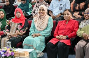 ނަރުހުންގެ ދުވަހާ ގުޅިގެން ބޭއްވި ޢިލްމީ ބަހުސް މެޑަމް ސާޖިދާ ޝަރަފުވެރިކޮށްދެއްވައިފި thumbnail image