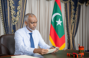 އެލްޖީއޭގެ މުވައްޒަފުން ސިވިލް ސާވިސް އޮނިގަނޑަށް ގެނައުމުގެ ބިލު ތަސްދީގުކޮށްފި thumbnail image