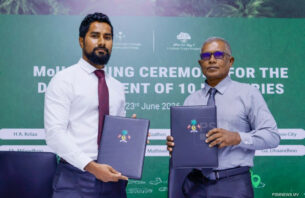 5 މިލިއަން ގަސް އިންދުމުގެ ވަޢުދުގެ ދަށުން ނާސަރީ ހެދުމަށް ދިހަ ރަށަކަށް ފައިސާގެ އެހީދީފި thumbnail image