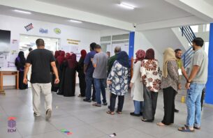 ހިތަދޫ އުތުރު ދާއިރާގެ ބައި-އިލެކްޝަން ވޯޓުލުން ފަށައިގެން ކުރިއަށް: 280 މީހުން ވޯޓުލައިފި thumbnail image
