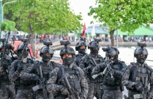 ސިފައިން ހަތިޔާރާ އެކު ހަރަކާތްތެރިވާ އަސްކަރީ ތަމްރީނުތަކެއް ތޭރަ ސަރަޙައްދެއްގައި ފަށައިފި thumbnail image