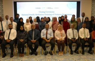ޢާއިލީ މައްސަލަތައް ޞުލްޙަވެރިކަމާ އެކު ޙައްލުކުރުމަށް 25 މީޑިއޭޓަރުން ބިނާކޮށްފި thumbnail image