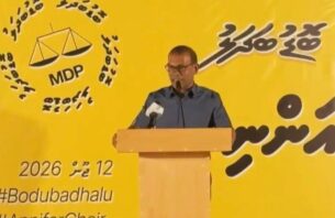 ރައީސް މުޢިއްޒު "ތިން ފަށް" ވެއްޖެ، މަގާމު ދޫކުރައްވާ ގެއަށް ވަޑައިގަންނަވާ: ރައީސް ނަޝީދު thumbnail image