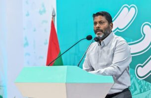 މެންބަރުންގެ ސިޔާސީ ފިކުރަށް ބެލުމެއްނެތި ސަރުކާރުން އިސްކުރާނީ ގައުމީ ތަރައްގީ: ވަޒީރު ރާފިޢު thumbnail image
