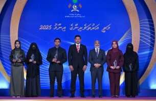 މަތީ އަރުތަވެރިންގެ އިނާމު 2025 ގެ 3 ވަނަ ދަންފަޅި ނައިބު ރައީސް ޝަރަފްވެރިކޮށްދެއްވައިފި thumbnail image