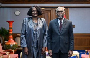 4 ގައުމަކުން ރާއްޖެ އަށް ކަނޑައެޅުއްވި ސަފީރުންގެ ފަތްކޮޅު ރައީސް އަށް އަރުވައިފި thumbnail image