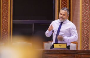 ކަނޑުން ގެއްލުނު ބައި ހޯދުމުގެ މަސައްކަތަށް ހުއްޓުމެއް ނާދޭ: ވަޒީރު ޝިޔާމް thumbnail image