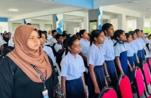 މުދައްރިސުންގެ ކަންބޮޑުވުންތަކަށް ޙައްލެއް ހޯދައިދިނުމުގެ މަސައްކަތް ސިވިލް ސަރވިސްއިން ފަށައިފި thumbnail image