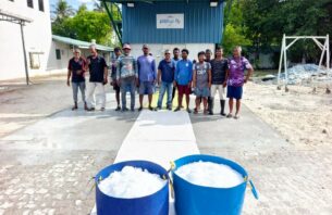 ކަނޑުއޮތްގިރީގައި ޤާއިމުކުރި އައިސްޕްލާންޓުން މަސްވެރިންނަށް އައިސް ދޫކުރަން ފަށައިފި thumbnail image