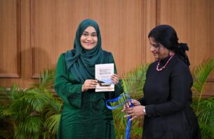 ދިވެހި ސަގާފަތާއި ހިސާބު ޢިލްމުގެ ގުޅުން ދައްކުވައިދޭ ތާރީޚީ ފޮތް ނެރެފި thumbnail image