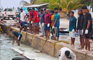 މާފުށީ ފަރަށް އެރި ސަފާރީގެ ބައިތައް ނަގަން ފަށައިފި thumbnail image