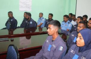 ސަޕްލައި ދޯނި އަޑިއަށްދިޔަ ހާދިސާގައި އަމަލީ ގޮތުން ހަރަކާތްތެރިވި ފުލުހުންނާ ވަޒީރާއި ސީޕީ ބައްދަލުކުރައްވައިފި thumbnail image