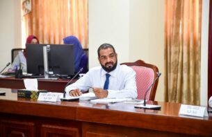 ޑޮލަރުގެ އަގު ދަށްކުރަން އޮތް ހައްލަކީ ނަޝީދެއް ނޫން، އަގު މައްޗަށް ދޫކޮށްލީ ވެސް އެމަނިކުފާނު: އެމްޕީ ސައްތާރު thumbnail image