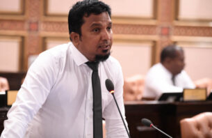 ވިތުހޯލްޑިންގ ޓެކްސް ދެގުނައަށް ބޮޑުކުރަން ސަރުކާރުން ހުށަހަޅައިފި thumbnail image