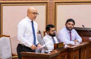 ދައުލަތުގެ ސިޔާސީ މަގާމުތައް މަދުކުރުމުގެ މަސައްކަތްދަނީ ކުރަމުން: މާލީ ވަޒީރު ޒަރީރު thumbnail image