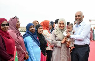 ރައީސްގެ ދެކަނބަލުންނަށް އުކުޅަހުން ކުލަގަދަ މަރުޙަބާއެއް thumbnail image