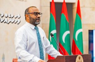 ކުދިންގެ ޝަޚުޞިއްޔަތު ބިނާކުރުމަށް ބަސްމޮށުންތެރިކަމުގެ ހުނަރު އަށަގެންނެވުމަށް ވަޒީރު ޝަހީމް ގޮވާލައްވައިފި thumbnail image