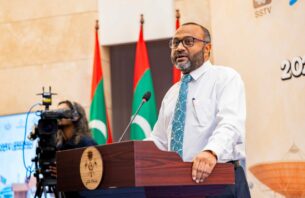 ވާހަކަ ދެއްކުމުގެ ގައުމީ މުބާރާތުން ރަންވަނަތަކަށް ހޮވޭ ފަރާތްތަކަށް އުމްރާ ދަތުރު ދެނީ thumbnail image