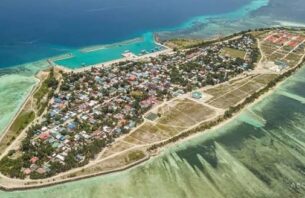 ފޭކު ލައިސަންސްގެ މައްސަލަ ބޮޑުވެ ގައްދޫއިން އެއްގަމު ލައިސަންސް ދިނުން މެދުކަނޑާލައިފި thumbnail image