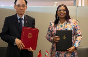 ވިއެޓްނާމާ އެކު ބާއްވާ މަޝްވަރާތައް ހަރުދަނާކުރަން ފަހުމުނާމާއެއްގައި ސޮއިކޮށްފި thumbnail image